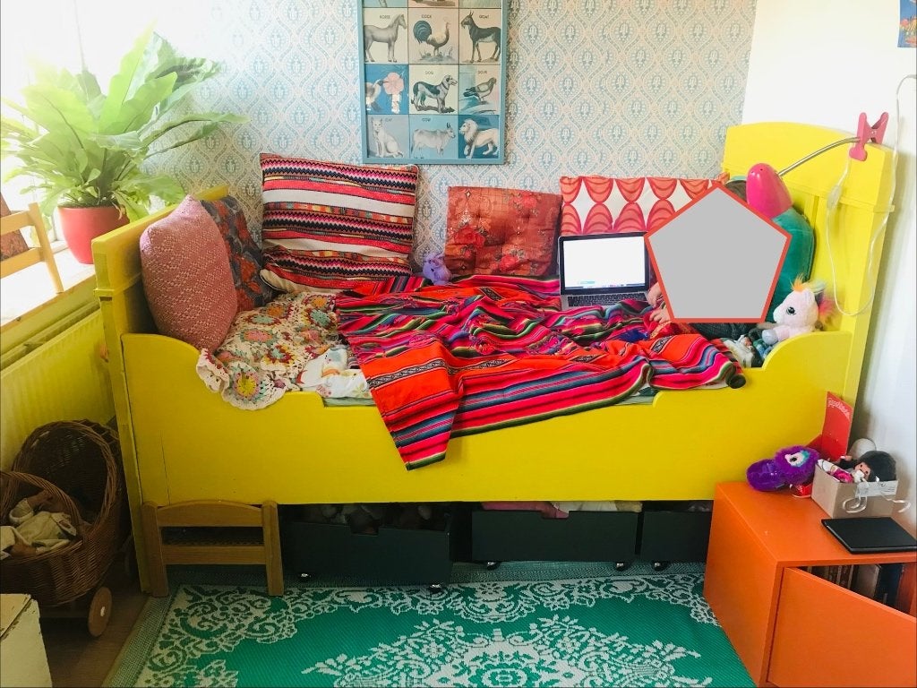Bed - Vintage frisgeel geschilderd ledikant, Ophalen, 85 tot 100 cm, Gebruikt, Lattenbodem