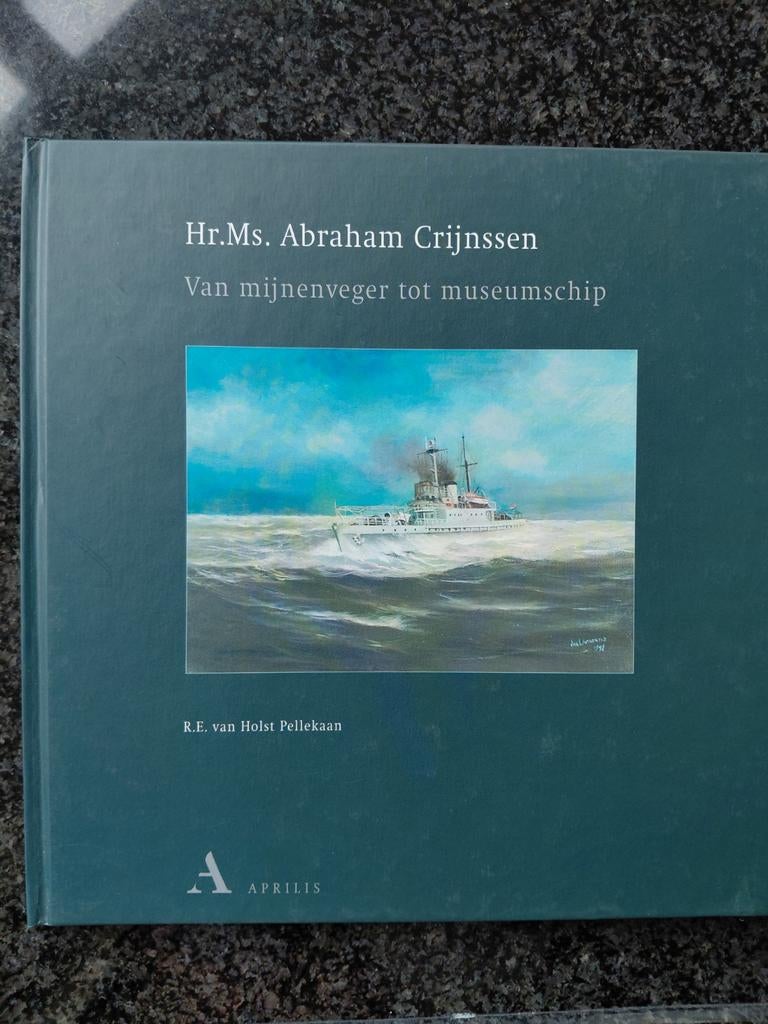 Hr.Ms. Abraham Crijnssen: Van mijnenveger tot museumschip, Tweede Wereldoorlog, Marine, Ophalen of Verzenden, Zo goed als nieuw