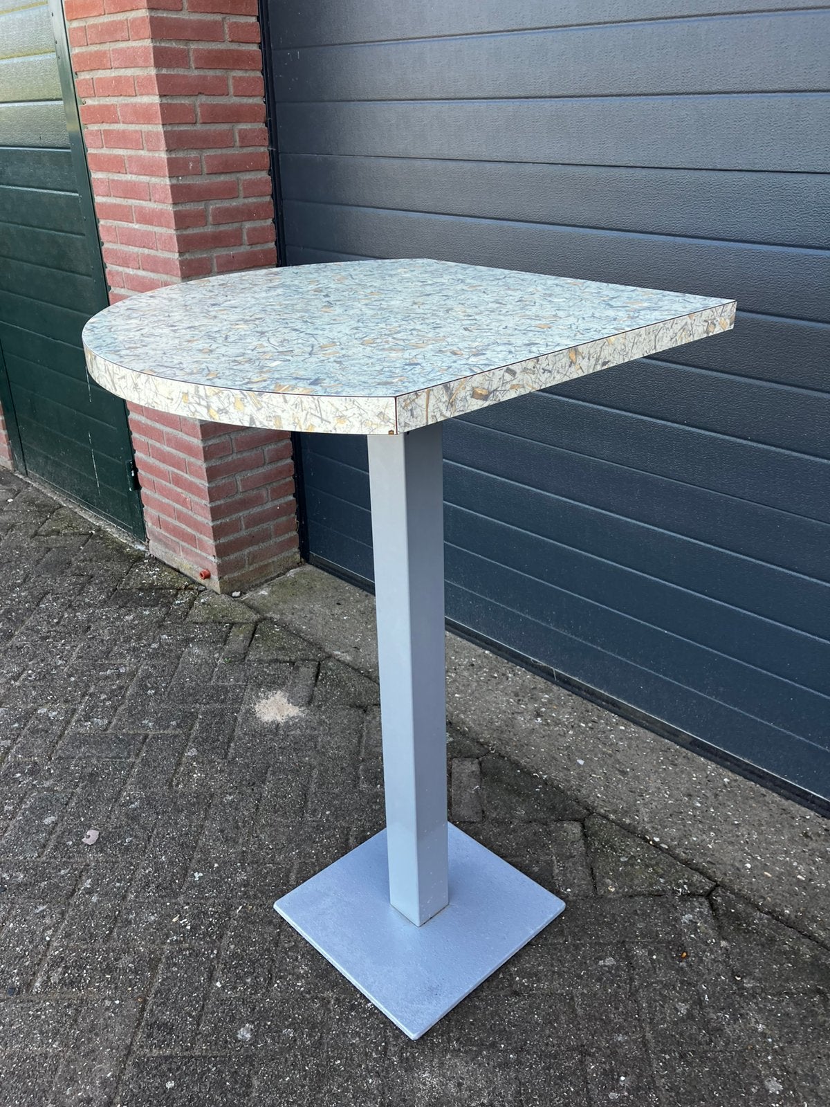 Stevige hoektafel op horeca stafelvoet., Ophalen, Zo goed als nieuw, 50 tot 100 cm