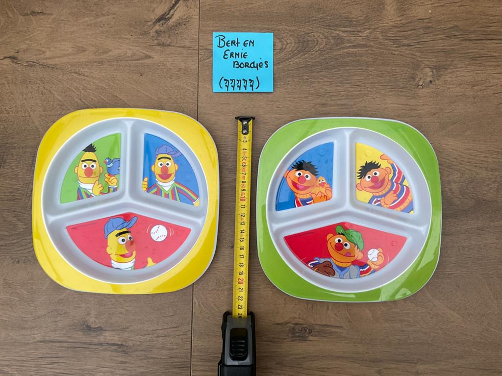 2 zgan, niet kapot, Sesamstraat Bert en Ernie bordjes, Ophalen, Zo goed als nieuw, Gebruiksvoorwerp