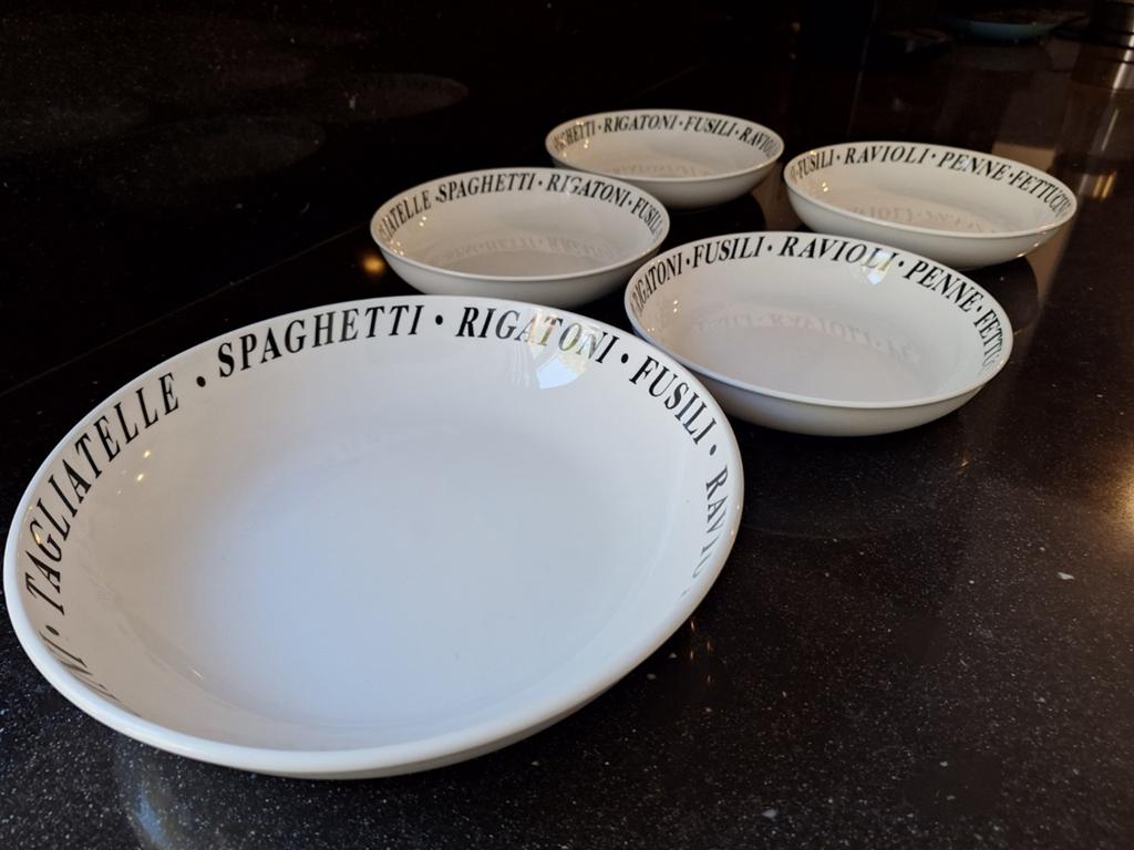 Grote Pastaschaal en 4 kleinere schalen, Ophalen of Verzenden, Overige stijlen, Glas, Schaal of Schalen