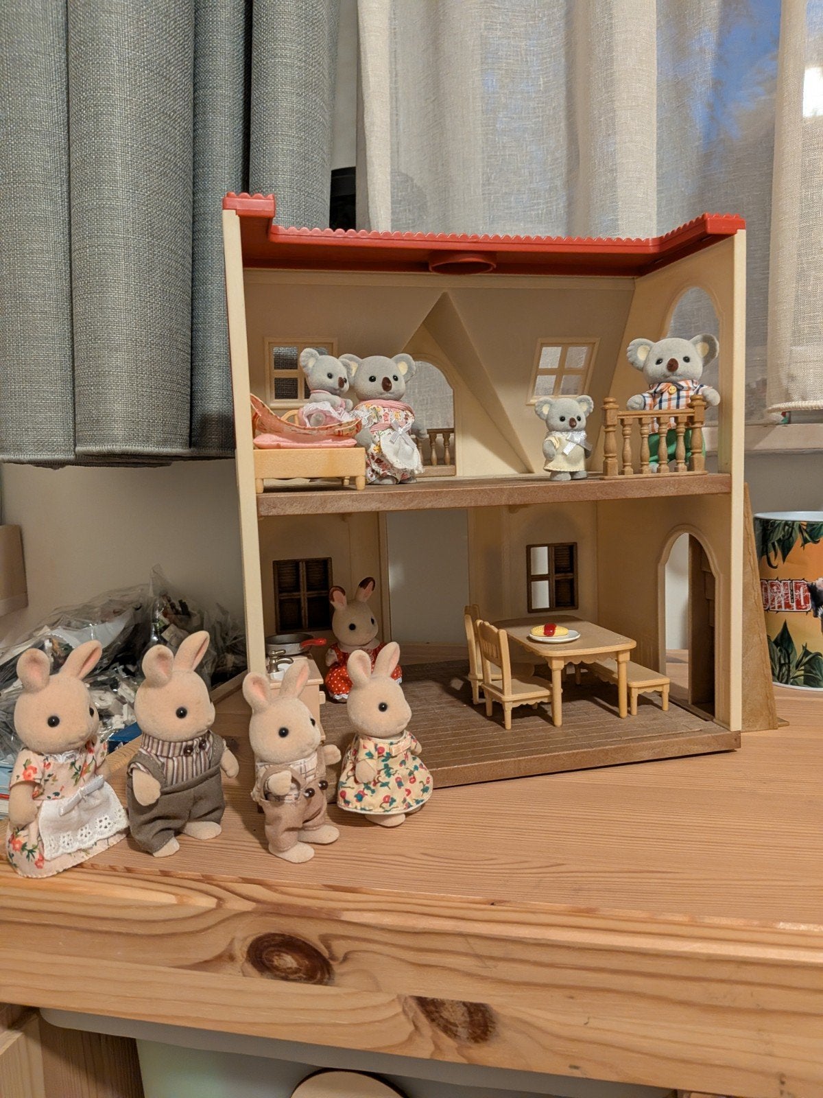 Sylvanian Families Startershuis + 2 Families (9 Figuren), Ophalen, Zo goed als nieuw, Poppenhuis