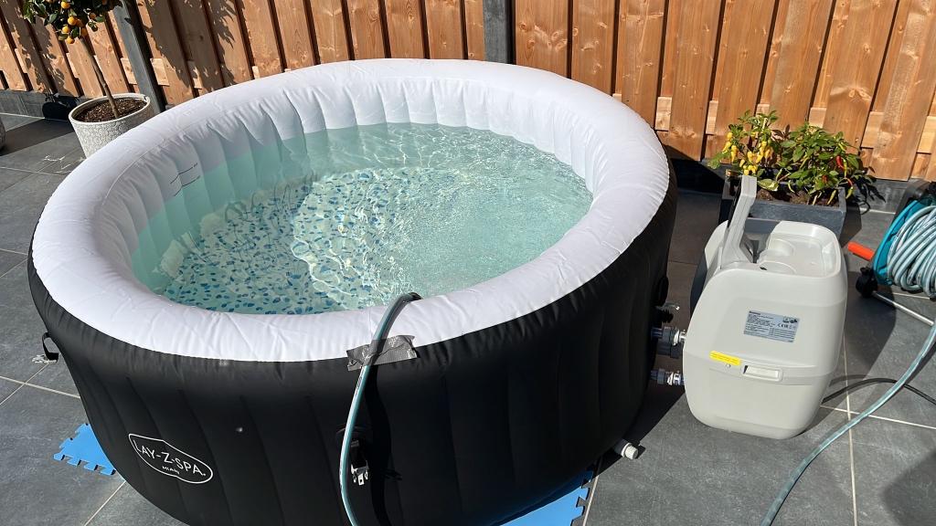 Bestway Lay-Z Spa Jacuzzi Miami Airjet, Tuin en Terras, Bubbelbaden en Hottubs, Ophalen, Zo goed als nieuw, Filter, Opblaasbaar