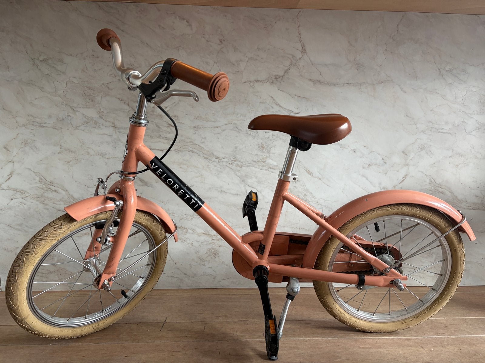 Veloretti Kinderfiets zalmroze, Ophalen, Zo goed als nieuw, Terugtraprem, 16 tot 20 inch