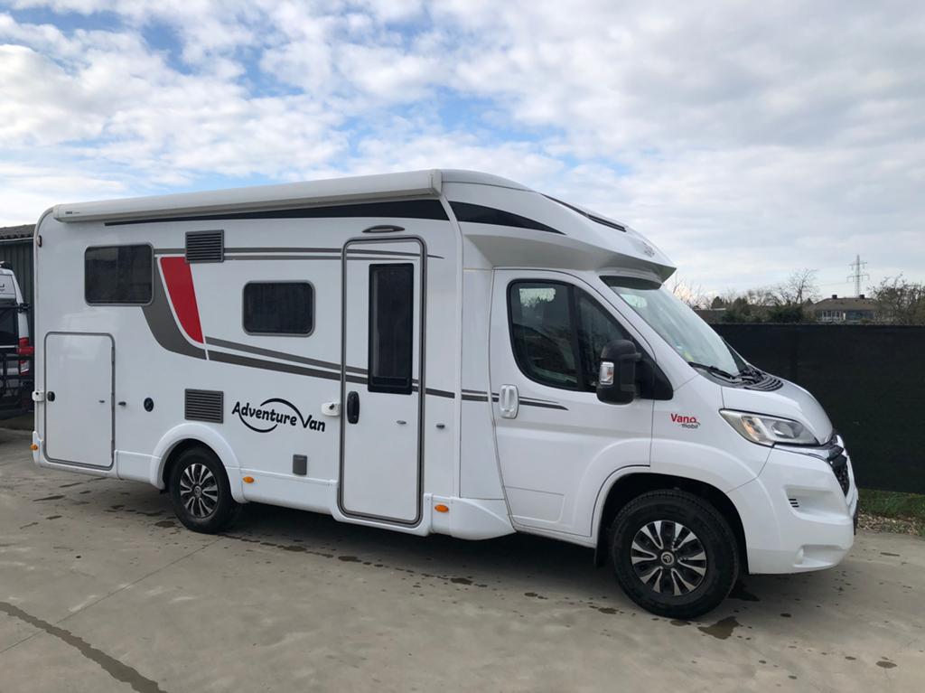 MOOIE Burstner Lyseo T690 Enkele bedden 140pk Bj 2021 GARAGE, Caravans en Kamperen, Campers, 7 tot 8 meter, Particulier, Half-integraal