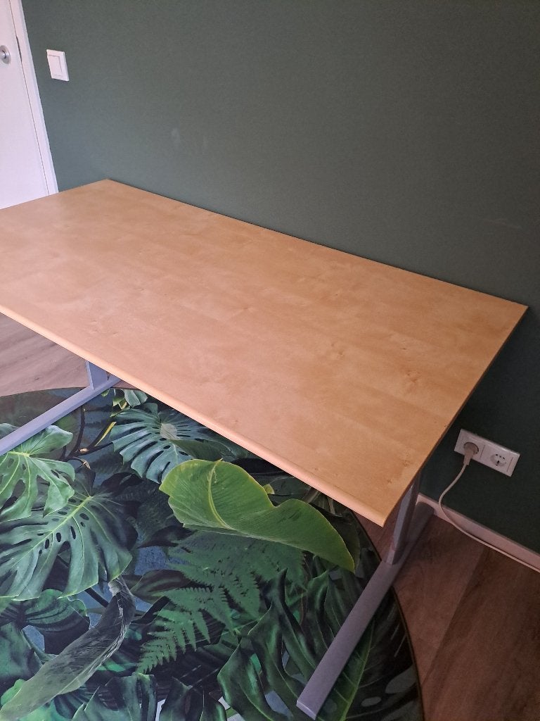 Bureau beukenfineer met kabelgoot, Huis en Inrichting, Ophalen, Spaanplaat of MDF, 138 cm, IKEA