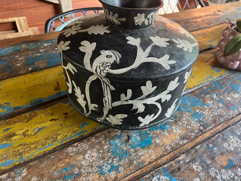 Indiase metalen pot vaas zwart vogel India handbeschilderd, Antiek en Kunst, Ophalen of Verzenden