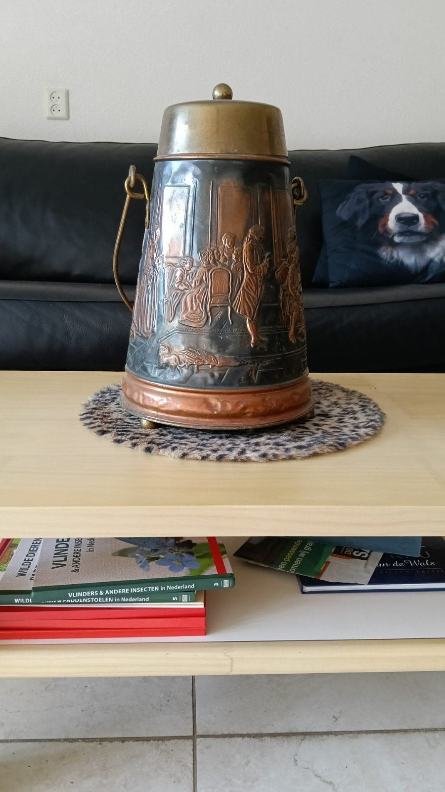 Antieke koperen/bronzen kan met reliëfdecoratie, Antiek en Kunst, Ophalen of Verzenden