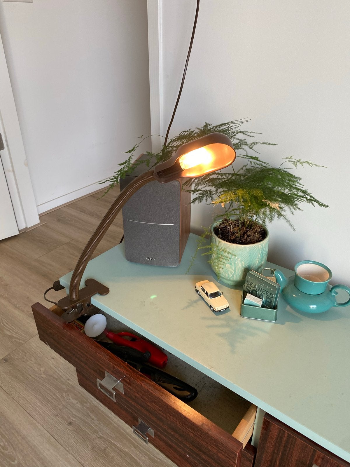 Vintage bruine klemlamp met flexibele arm, Gebruikt, Gloeilamp, Overige fittingen, Ophalen of Verzenden