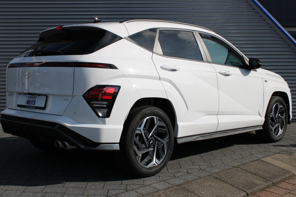 Hyundai KONA 1.6 GDI HEV N Line Ed. | Parkeercamera | 18 Inc, Auto's, Hyundai, 1350 kg, Stof, Gebruikt, Zwart