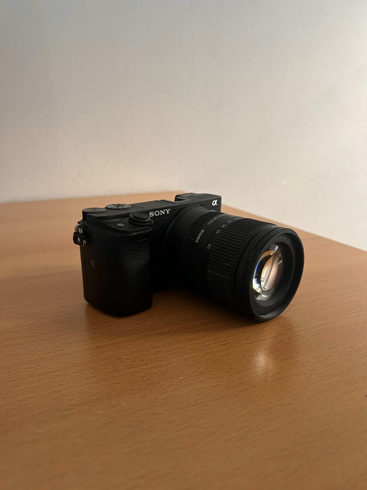 Sony A6300 + Sigma 18-50mm F2.8 DC DN Camera, Handmatige focus, Accu, Ophalen of Verzenden, Zo goed als nieuw