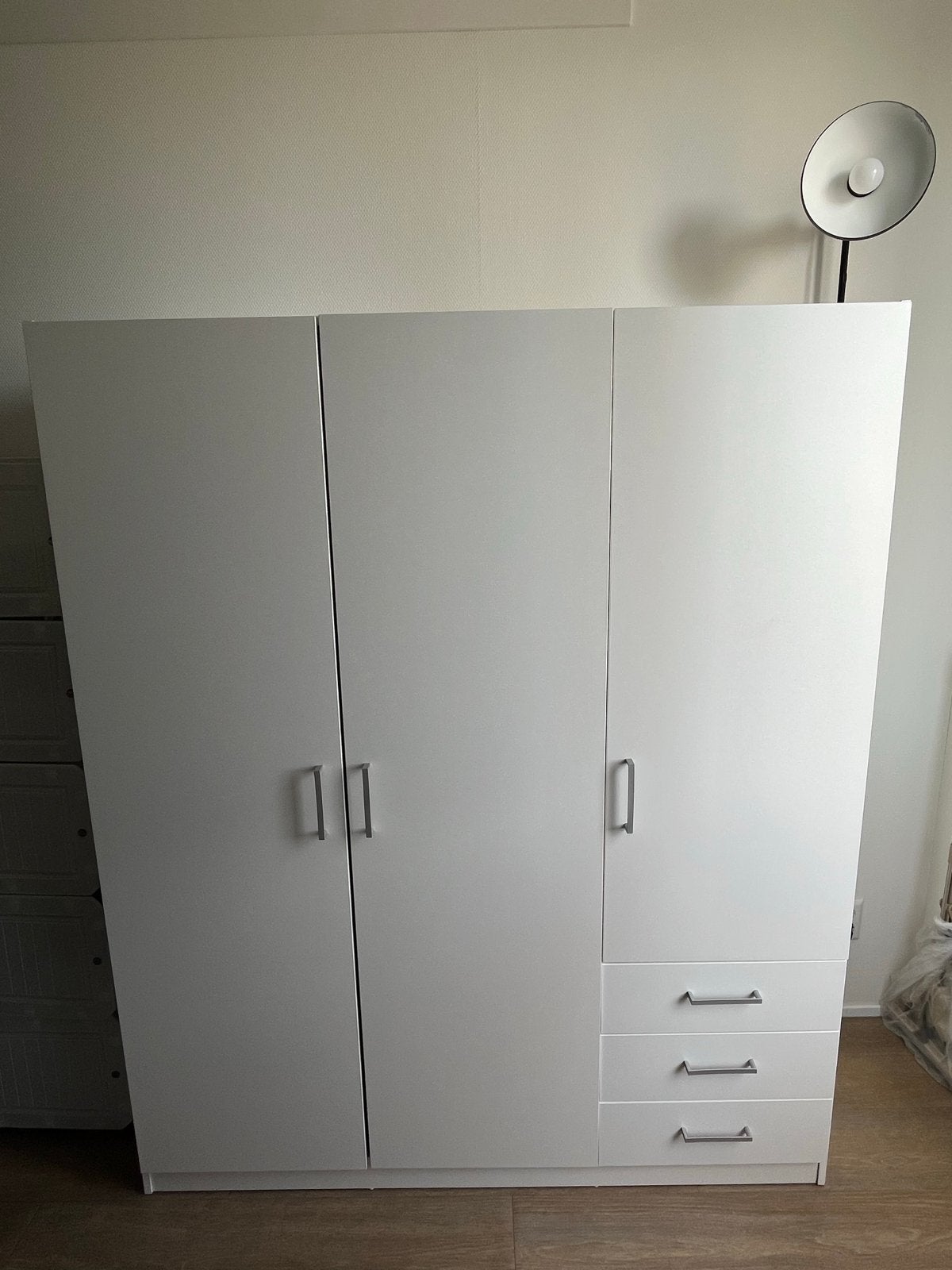 JYSK Kledingkast 145x176 wit, Ophalen, 100 tot 150 cm, Nieuw, Met lade(s)
