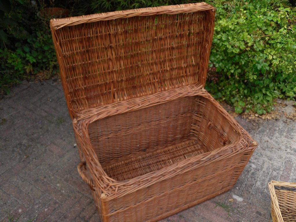 Grote rieten mand met deksel, Ophalen, Gebruikt, Bruin, Natuurlijk materiaal
