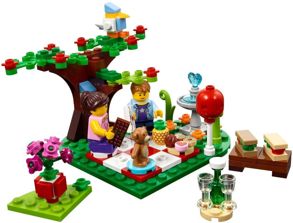 40236 - Seasonal: Romantic Valentine Picnic, Hello@support.lego.com, Lego, Nieuw, Ophalen of Verzenden