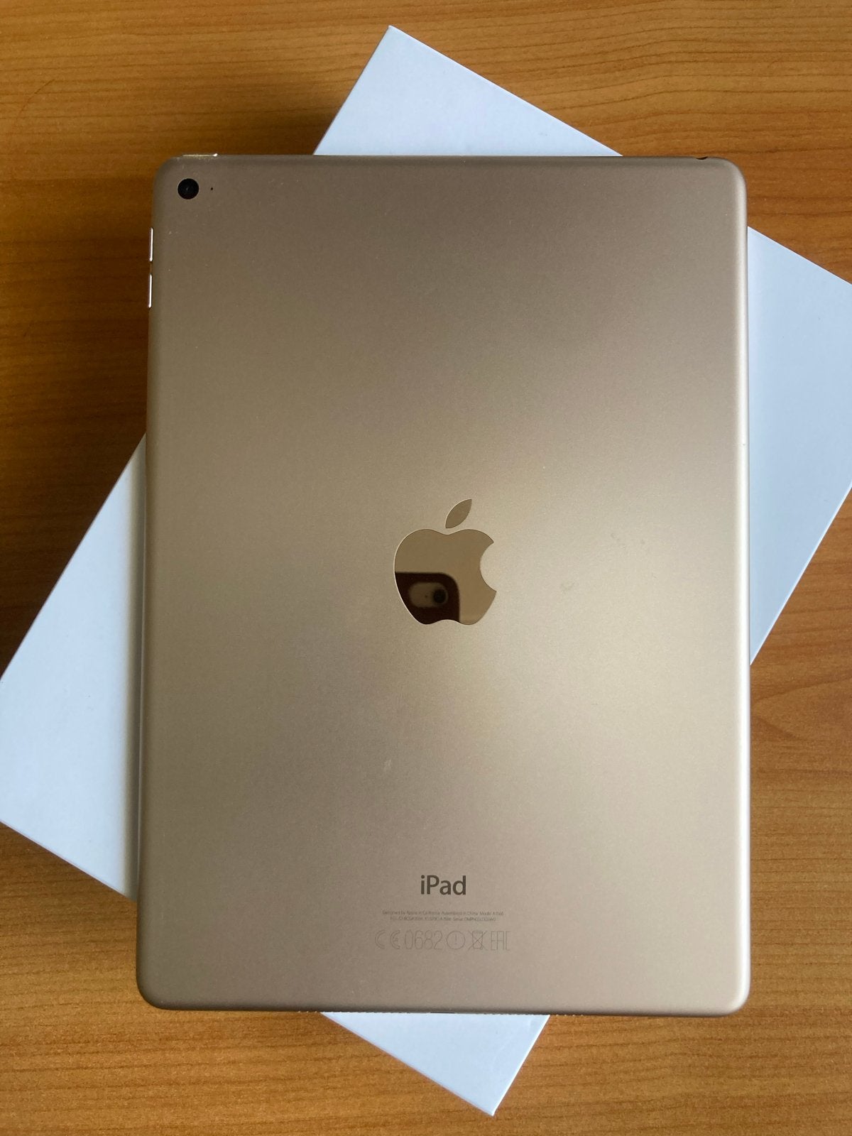 iPad Air 2 - Krasvrij scherm, incl. doos en bookcase, Computers en Software, Gebruikt, Apple iPad Air, 64 GB, Ophalen