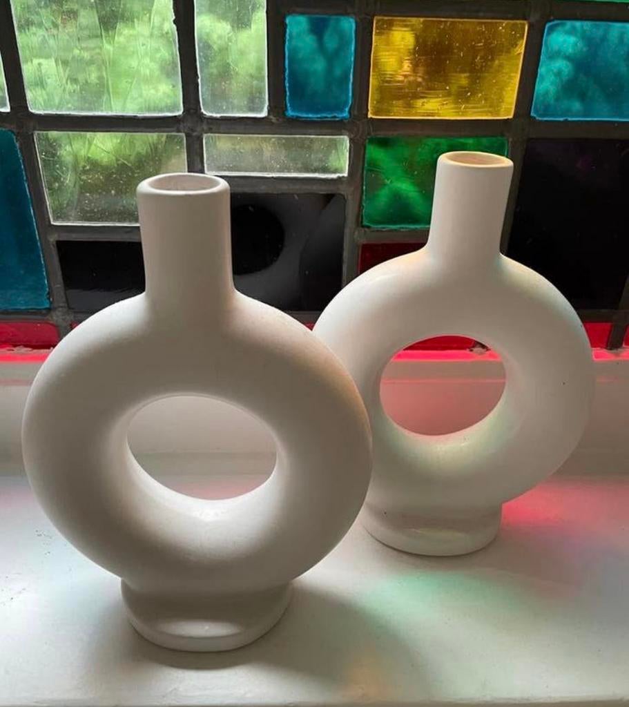 Set van 2 Witte Donut Vazen - Modern Design, Huis en Inrichting, Woonaccessoires | Vazen, Wit, Aardewerk of Porselein, Ophalen of Verzenden