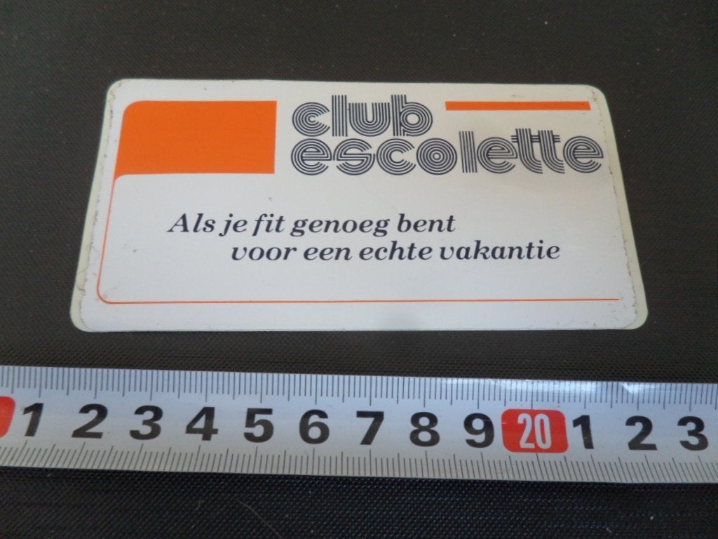 sticker club escolette als je fit genoeg bent voor vakantie, Ophalen of Verzenden, Zo goed als nieuw