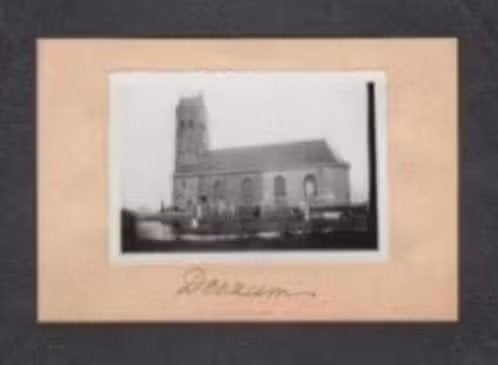 Foto Doezum Kerk Kerkhof Graven Jaren 30., Foto, Ophalen of Verzenden, Zo goed als nieuw, Gebouw