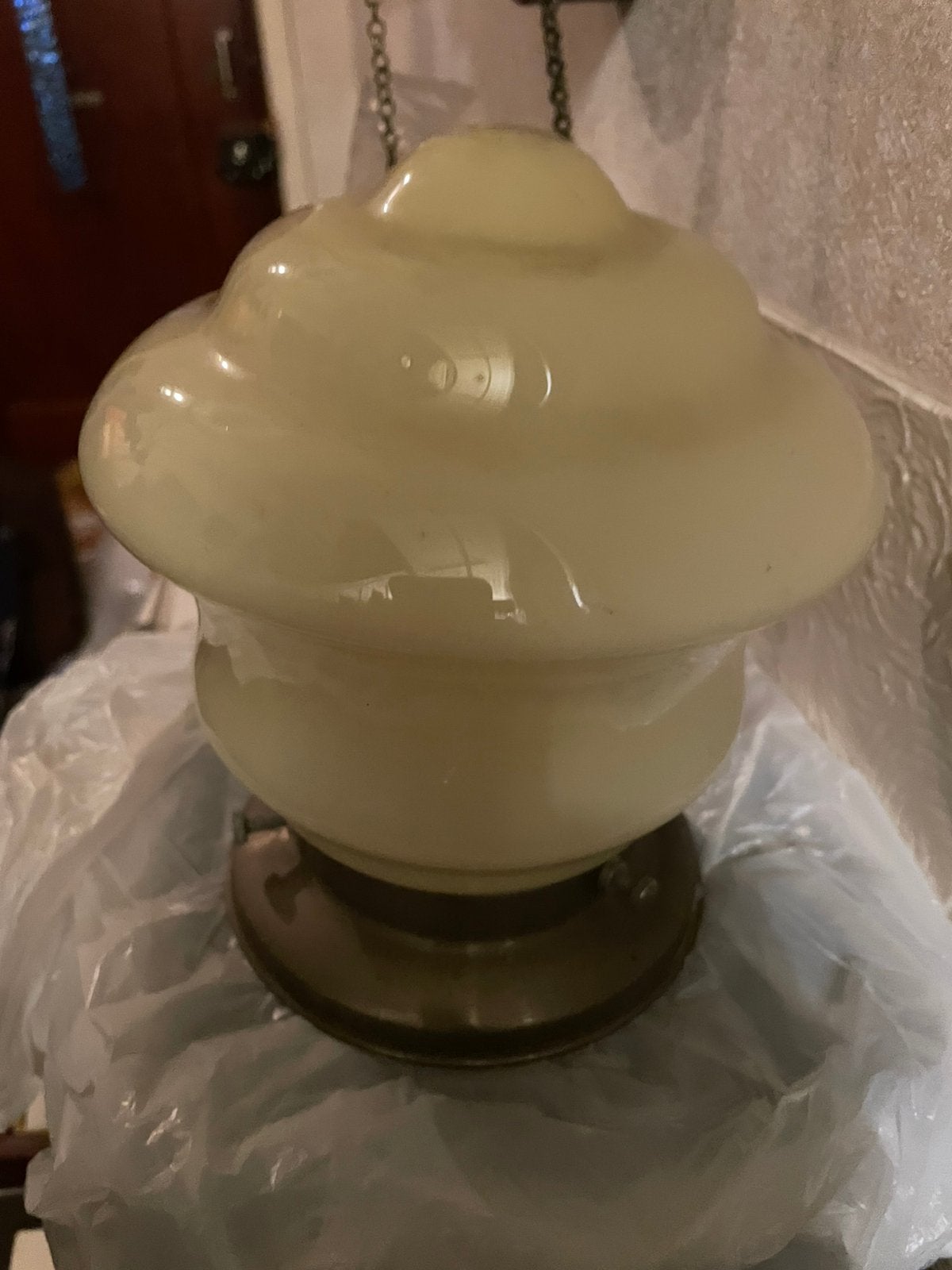 Plafoniere art deco melkglas bol arm metaal 3 schroefjes, Antiek en Kunst, Ophalen of Verzenden