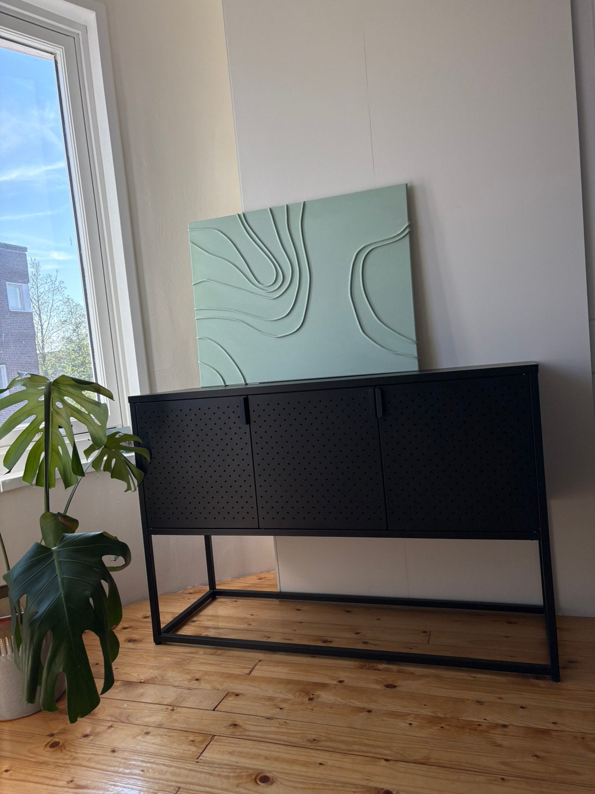 VIRUM IKEA sideboard, Huis en Inrichting, Kasten | Dressoirs, Zo goed als nieuw, 100 tot 150 cm, 25 tot 50 cm, Met deur(en), Met plank(en)