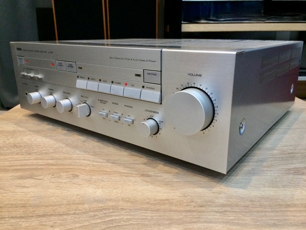 YAMAHA vintage met 3 x stereo & MM/MC model A-720 Silver, Ophalen, Yamaha, Zo goed als nieuw, 120 watt of meer