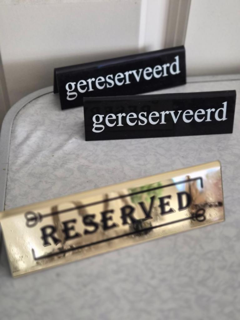 Nieuwe bordjes 'Gereserveerd', Meerkleurig, Nieuw, Kunststof, Ophalen of Verzenden