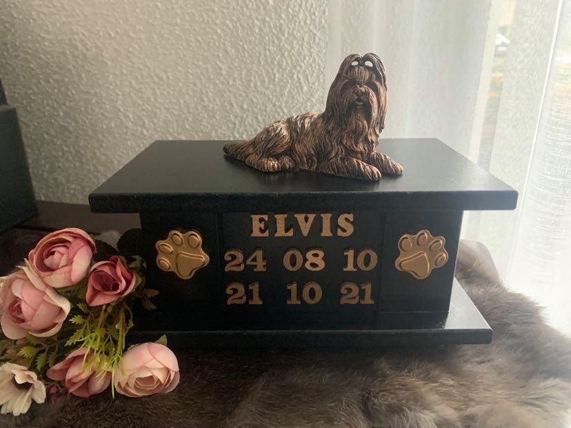 Shih Tzu beeldje op urn of op plateau als set handgemaakt, Ophalen of Verzenden, Nieuw