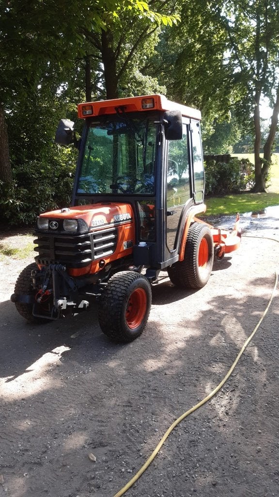 Kubota tractor B2110 met maaidek en sneeuwschuiver, Ophalen