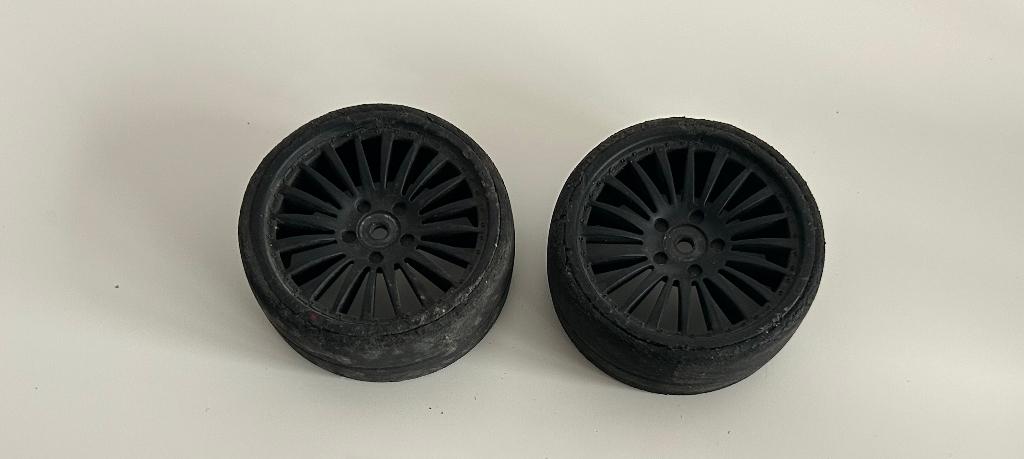 2x banden onroad 1/10 rc auto, Hobby en Vrije tijd, Modelbouw | Radiografisch | Auto's, Ophalen of Verzenden, Gebruikt, Onderdeel