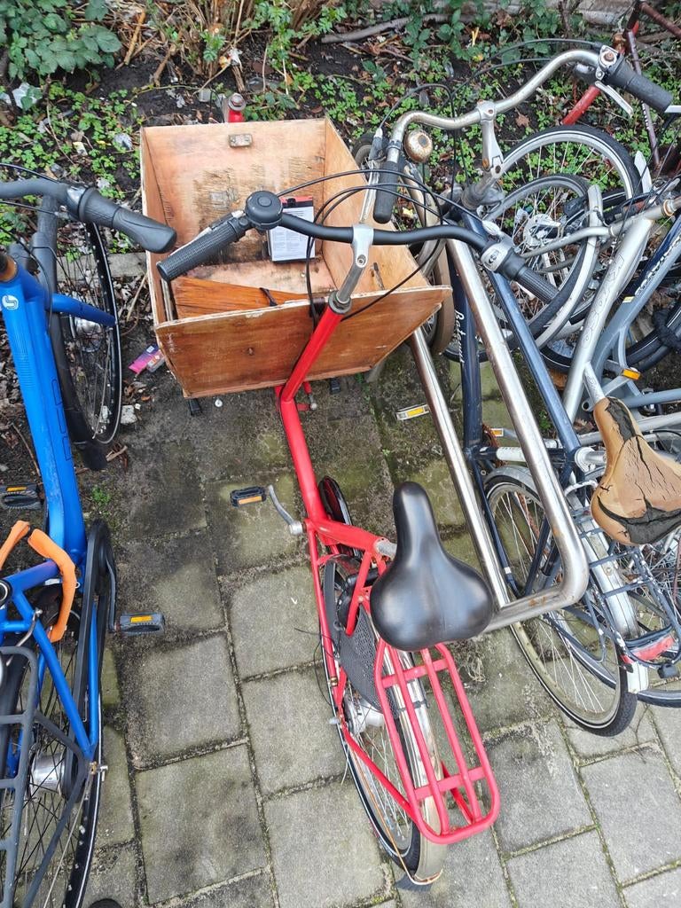 Mooie rode bakfiets, Ophalen