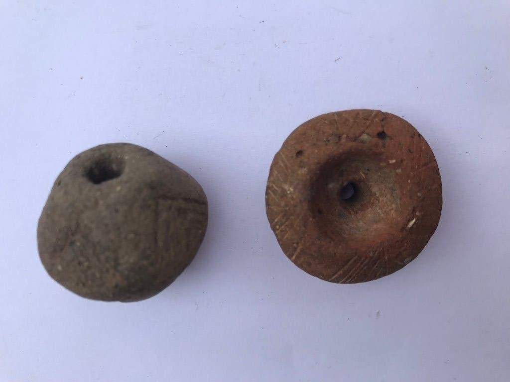 2 spinstenen bodemvondst, Verzenden