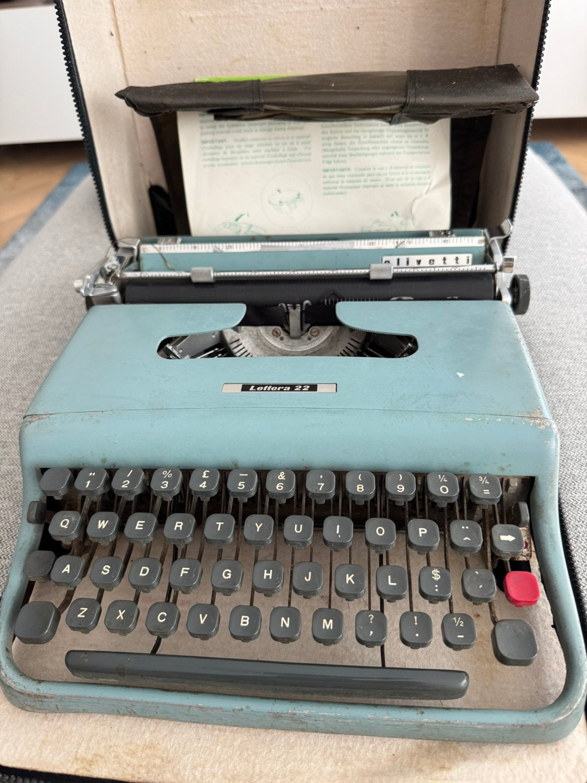 Olivetti Lettera 22 Vintage Schrijfmachine (Made in Italy), Diversen, Typemachines, Ophalen of Verzenden, Gebruikt