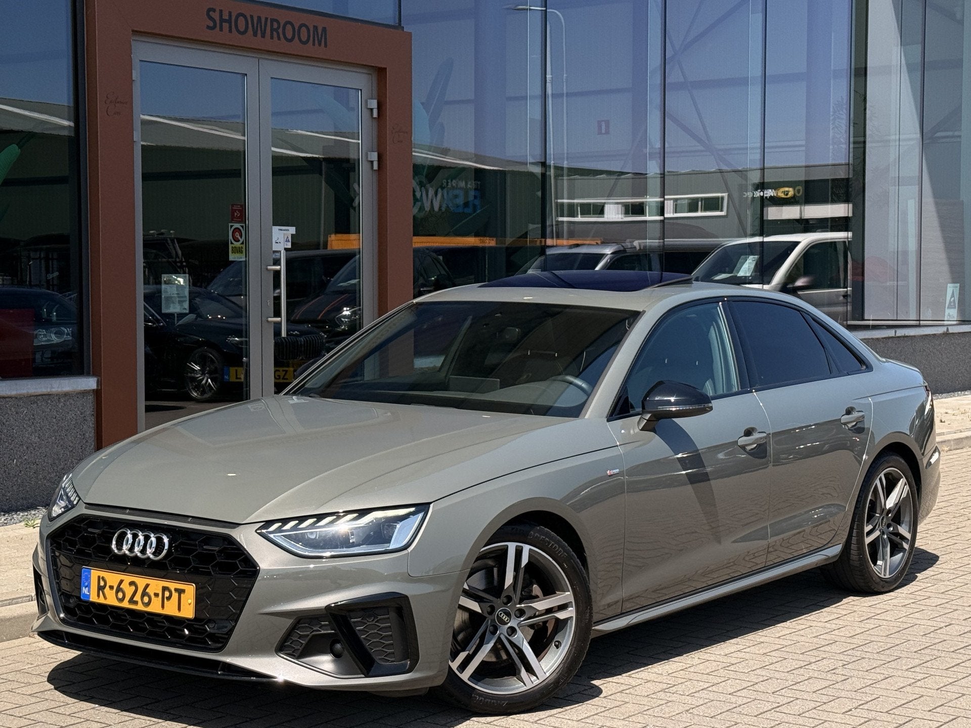 Audi A4 Limousine 35 TFSI S Edition Competiton | Matrix Led, Auto's, Dealer onderhouden, Gebruikt, 4 cilinders, Origineel Nederlands