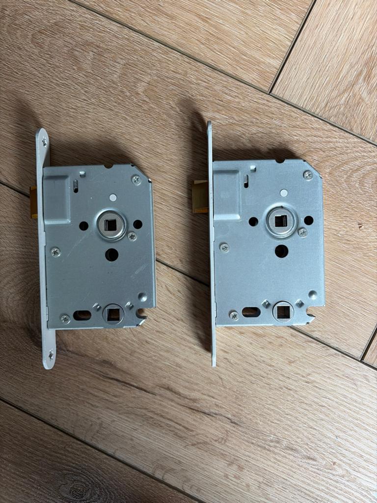 Nieuwe Nemef vrij / bezet slot - 2 stuks, Ophalen of Verzenden, Nieuw, IJzer, Slot
