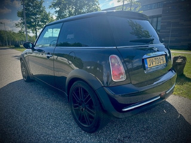 Mini Mini 1.6 One, airco, nieuwe apk, navi, camera, 17 inch, Auto's, Gebruikt, Zwart, 4 cilinders, 4 stoelen