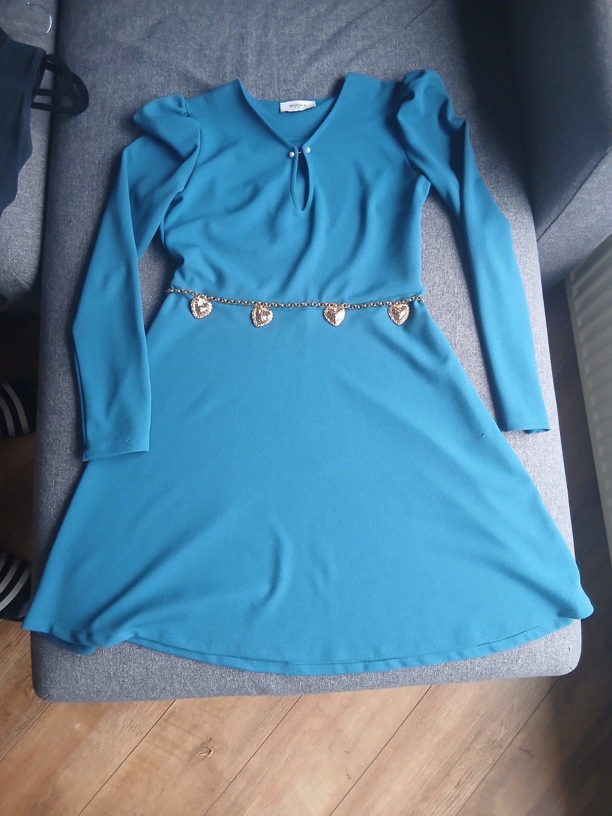 Turquoise jurk met gouden riem - Maat M, Maat 38/40 (M), Overige kleuren, Ophalen of Verzenden, Knielengte