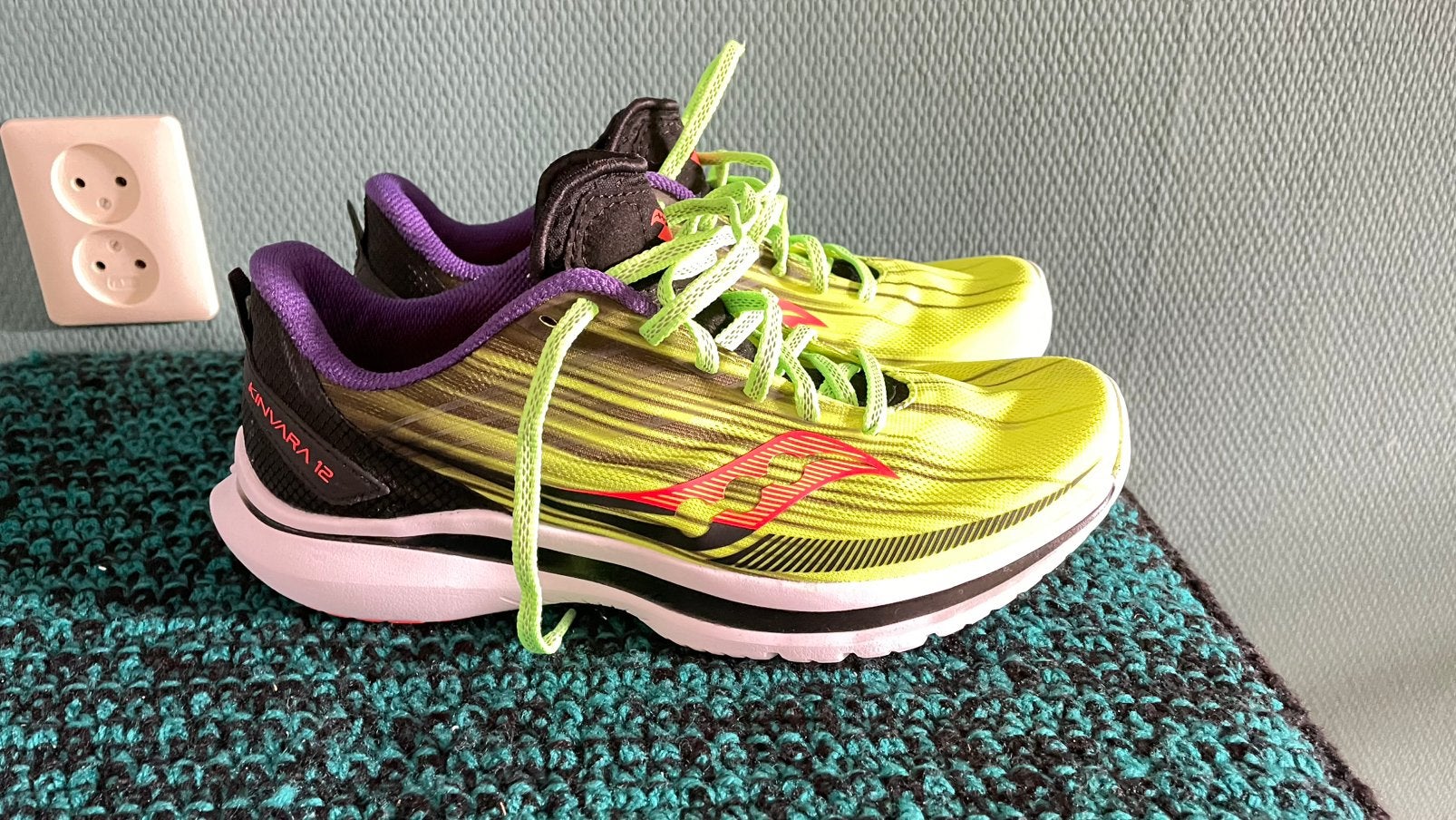 Nieuw maat 41 heerlijk hardloopschoenen Saucony fel geel, Sport en Fitness, Loopsport en Atletiek, Hardloopschoenen, Nieuw, Hardlopen
