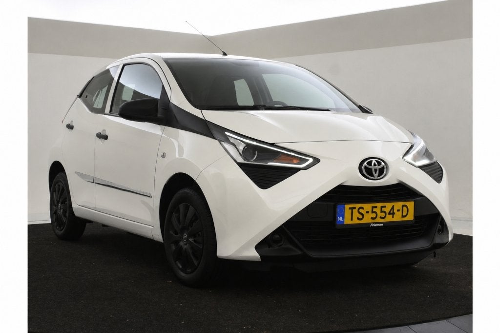 Toyota Aygo 1.0 Vvt-i 72pk 5D 2018 Wit, Auto's, Voorwielaandrijving, Stof, 4 stoelen, Wit