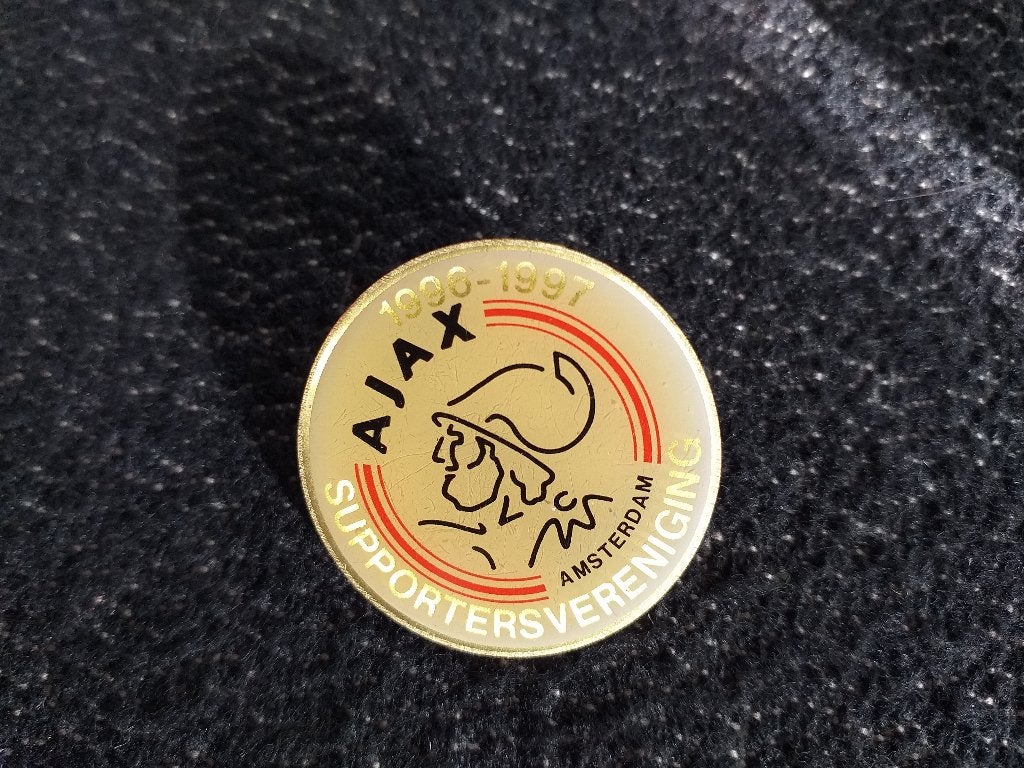 Pin supportervereniging Ajax  1996-1997, Ophalen of Verzenden, Gebruikt, Sport, Speldje of Pin