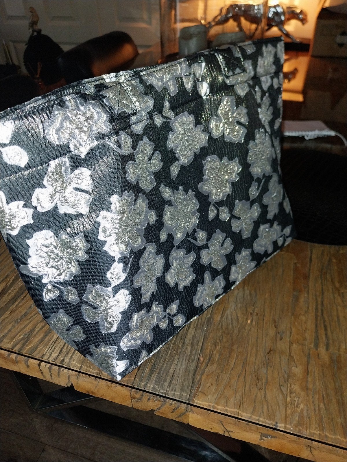 Stijlvolle Zwart/goud Handtas met Bloemenprint, Sieraden, Tassen en Uiterlijk, Ophalen of Verzenden, Nieuw, Zwart, Shopper