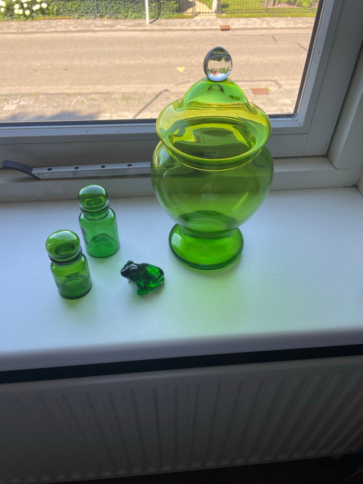 Leuke groene glazen pot met kikker en flesjes, Ophalen