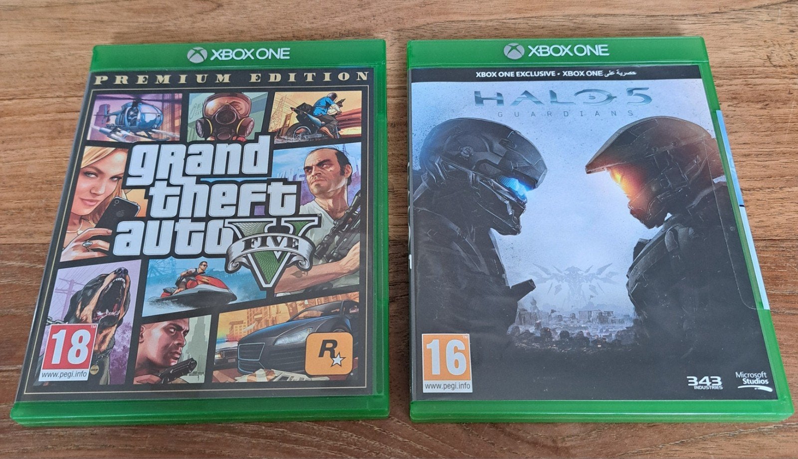 Xbox One games - Grand Theft Auto V & Halo 5 Guardians, Ophalen of Verzenden, Zo goed als nieuw