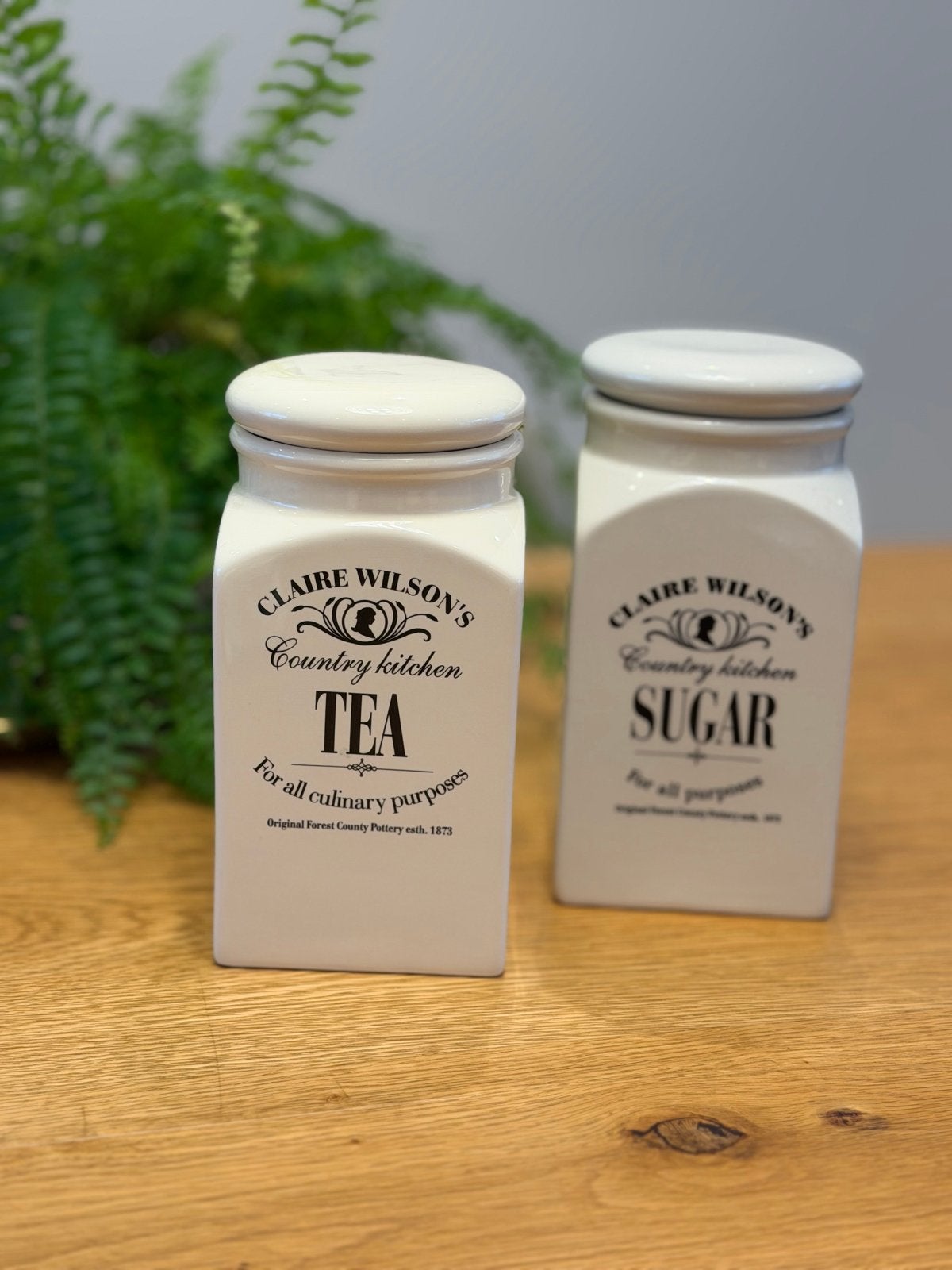 Claire Wilson’s Country Kitchen – Tea & Sugar voorraadpotten, Ophalen of Verzenden, Zo goed als nieuw, Voorraadpot, Steen/keramiek