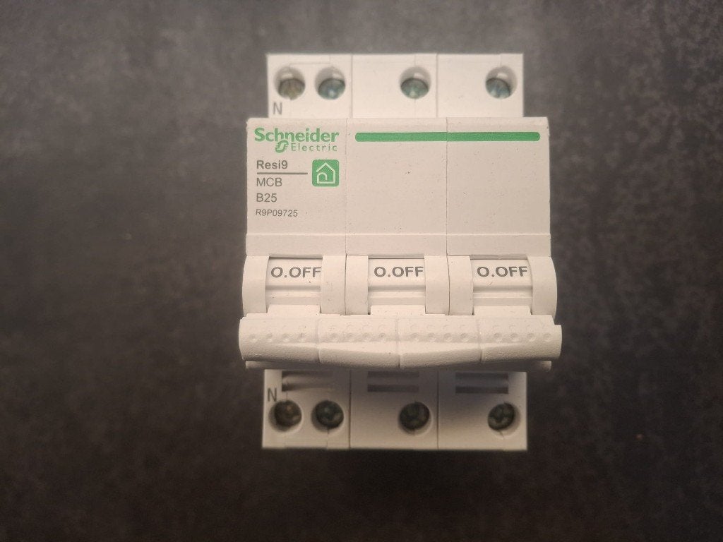 Schneider 3P+N B25 installatieautomaat (Nieuw), Overige typen, Nieuw, Ophalen of Verzenden, Support@NL.schneider-electric.com
