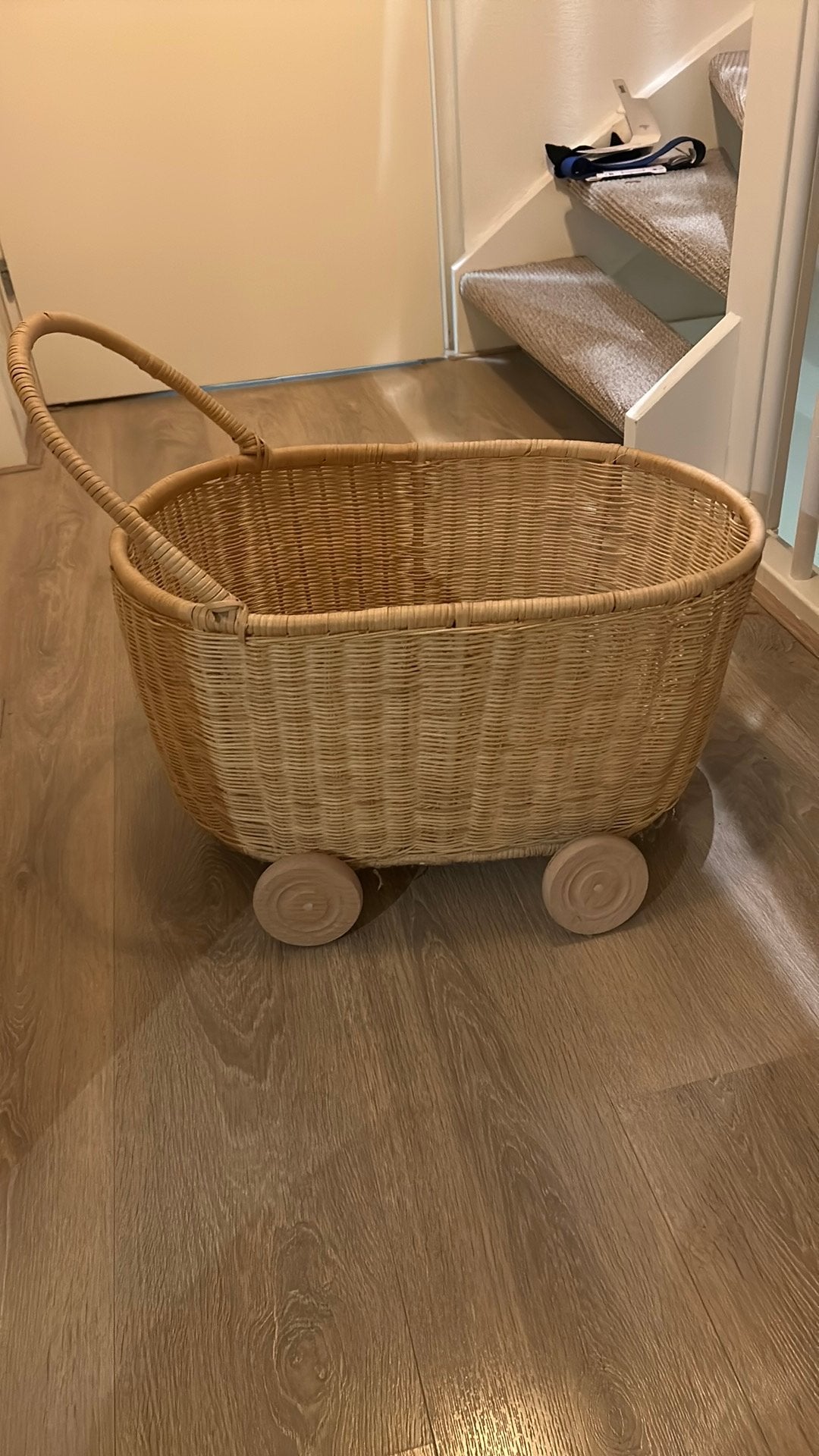 Rotan trolley zara (1 wiel is kapot/ afgebroken), Ophalen, Zo goed als nieuw, Wieg