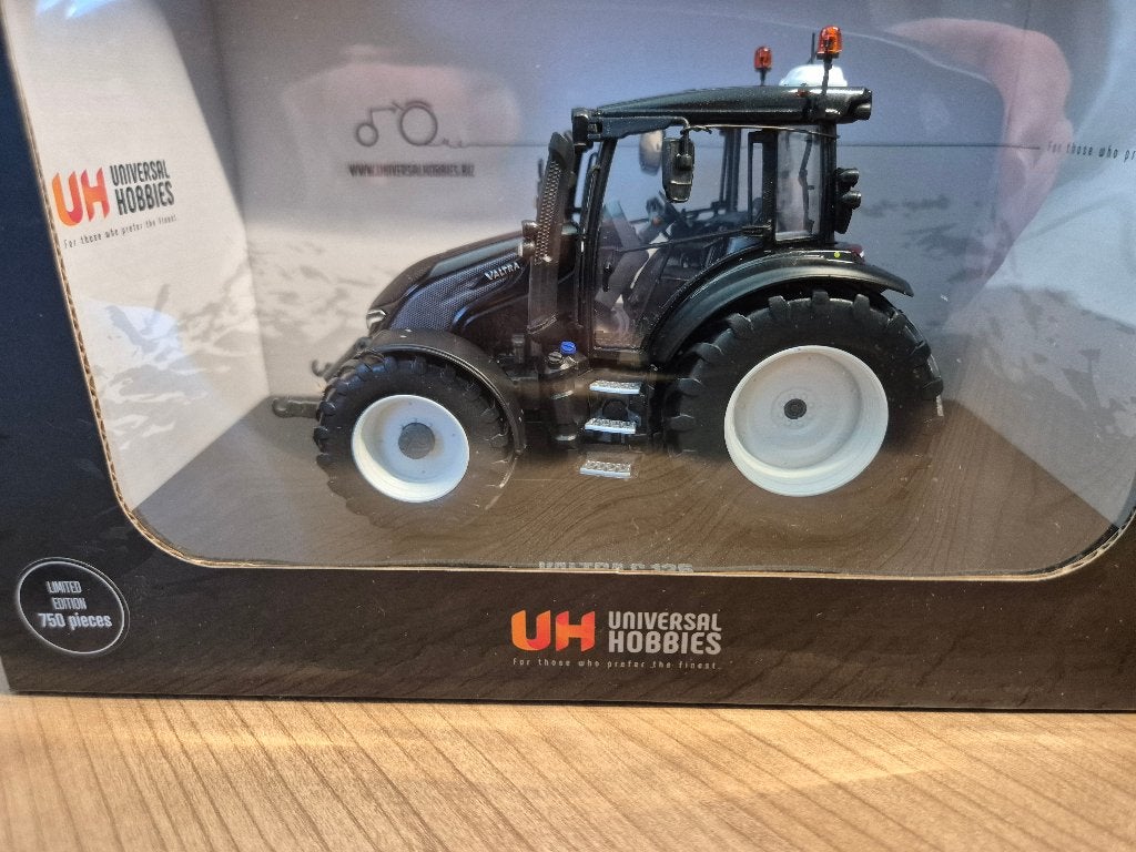 VALTRA G135 VAN UH opruiming  €55, Ophalen of Verzenden, Nieuw, Tractor of Landbouw, Universal Hobbies