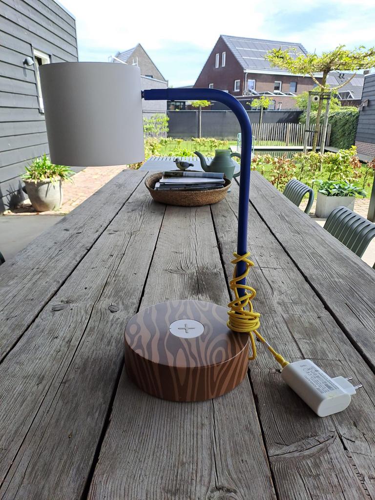 Moderne tafellamp met draadloos opladen IKEA Förnyad, Ophalen of Verzenden, Zo goed als nieuw