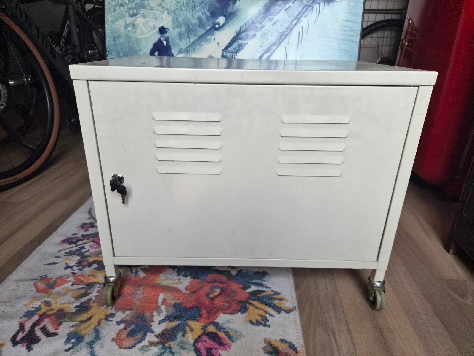 IKEA TV meubel op wieltjes - Gebruikt maar functioneel, Huis en Inrichting, Ophalen, Gebruikt, 50 tot 100 cm, Minder dan 100 cm