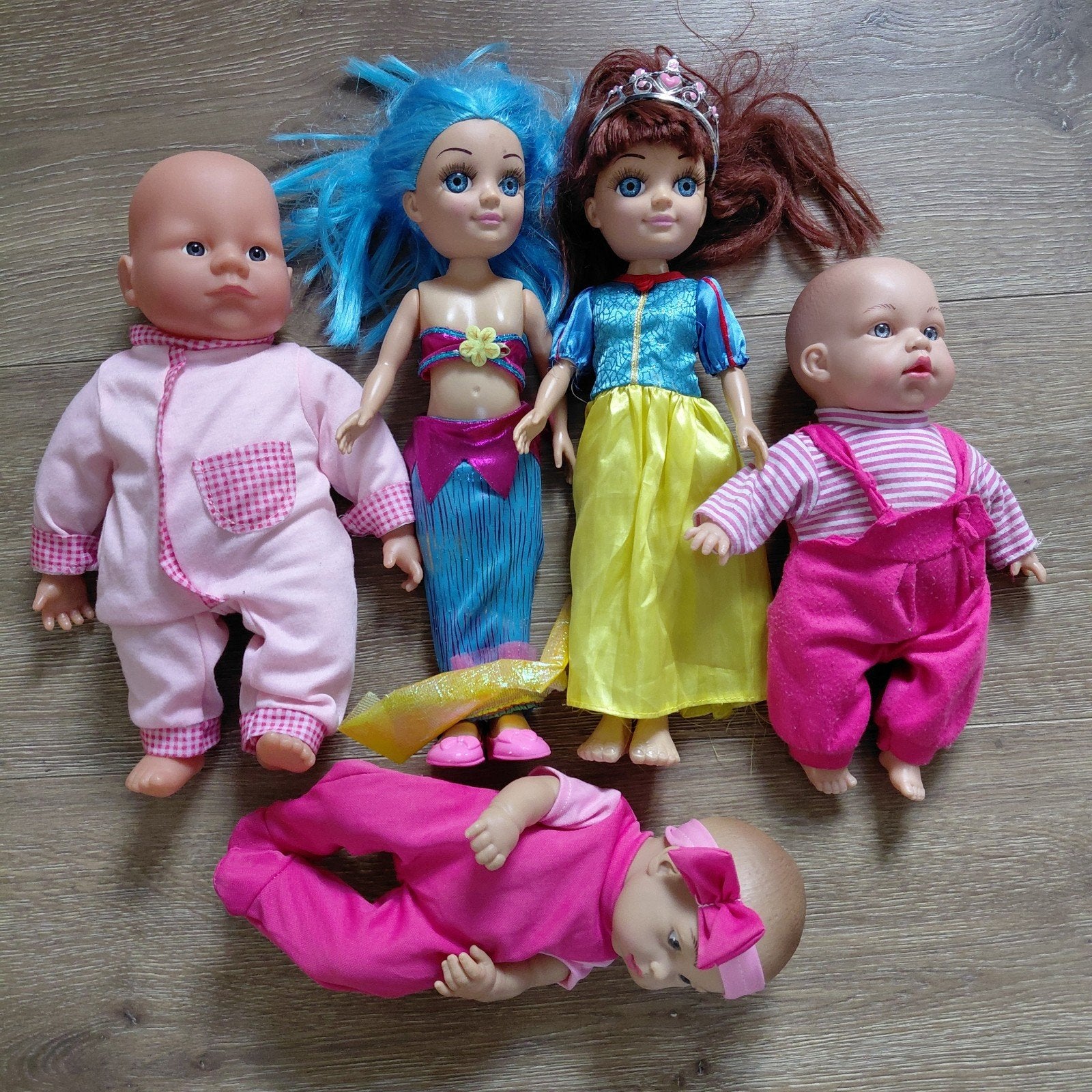 Leuke set van 5 poppen, waaronder babypoppen en prinsessen, Ophalen of Verzenden, Zo goed als nieuw, Babypop