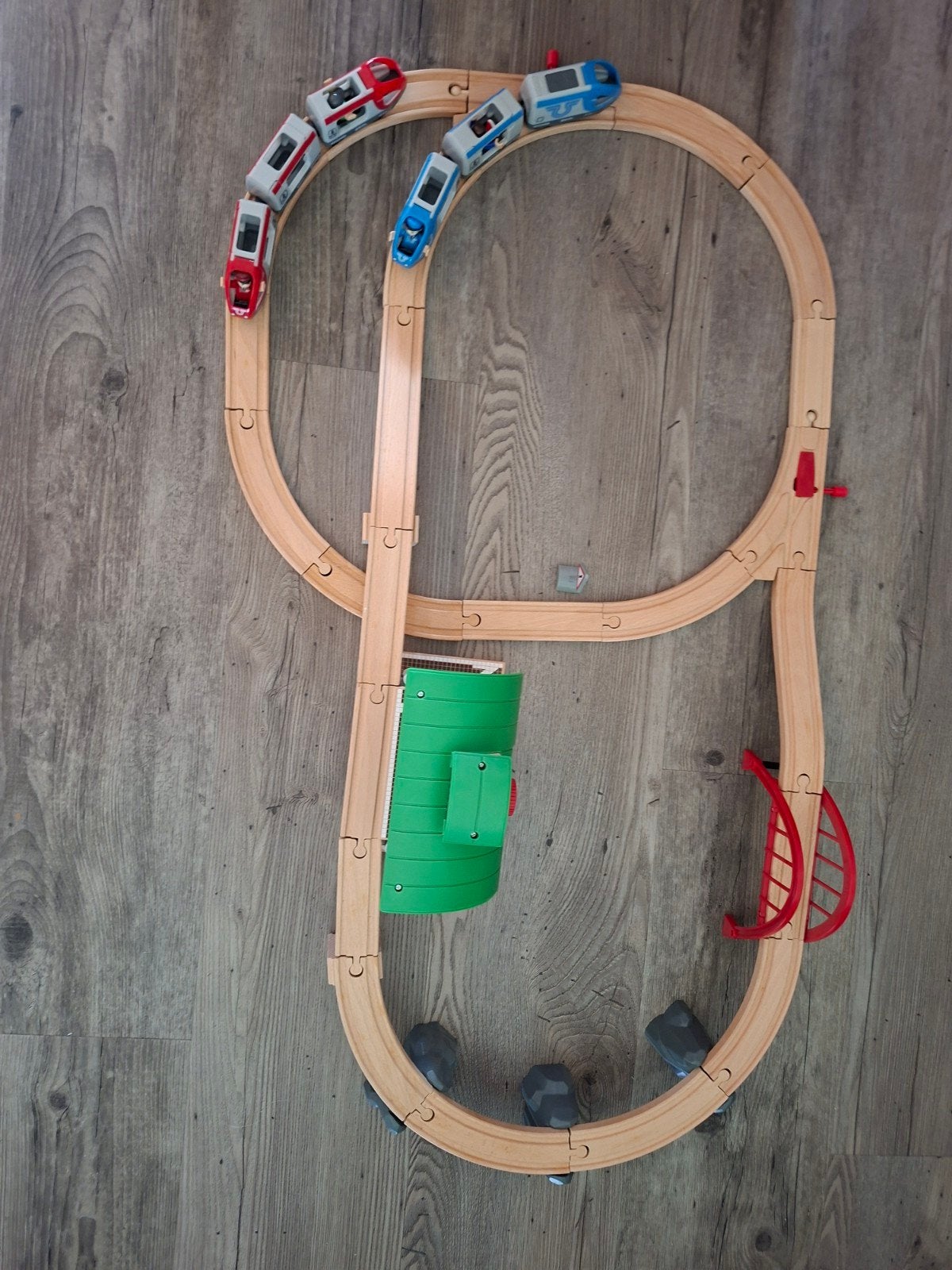 Brio Treinset met Station, Bruggen en Figuren, Kinderen en Baby's, Ophalen of Verzenden, Zo goed als nieuw
